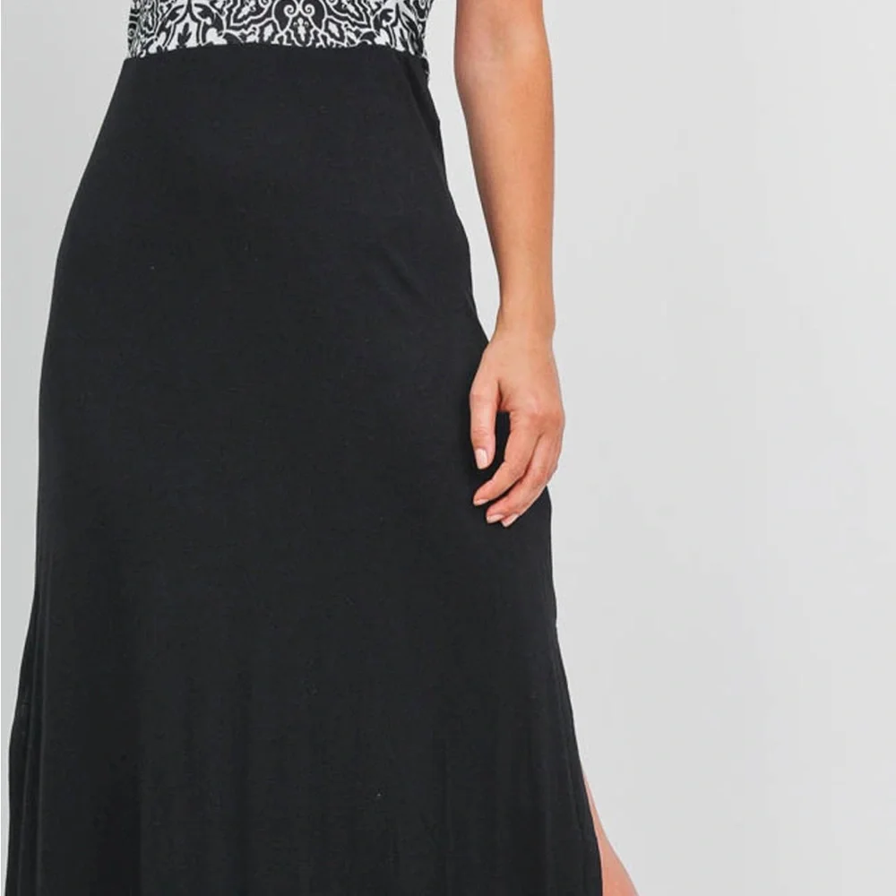 Black and White Maxi Dress - Picture 4 of 4